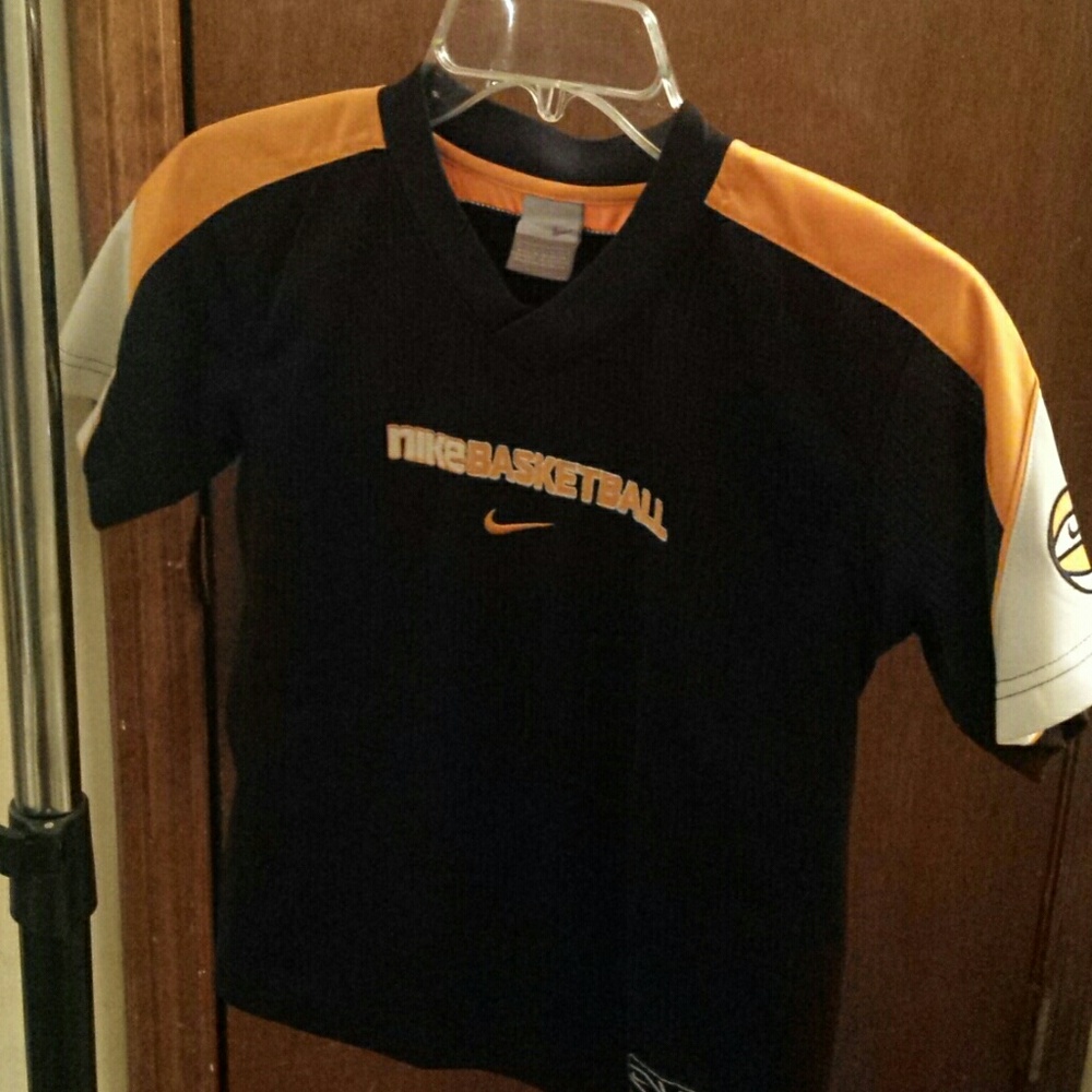 ****SOLD****Nike basketball jersey (boys)